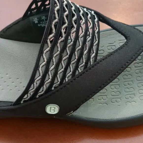 Bzees Women's Cabana Black Flip Flops Sz 8 - Picture 3 of 7